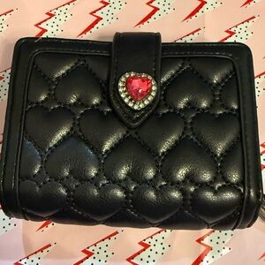 🚫SOLD🚫Betsey Johnson Black Quilted Leather Wallet With Pink Bejeweled Heart NWOT